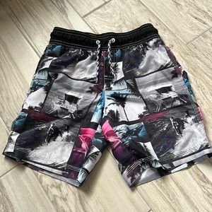 • Gymboree surf themed 🏄‍♂️ swim trunks, 5/6 •